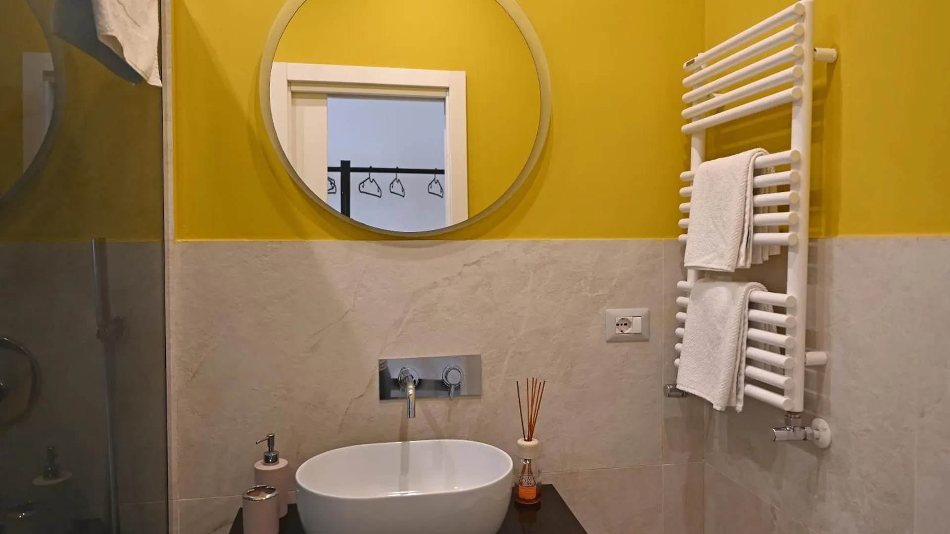 Qhouse Apartment Naples Italy